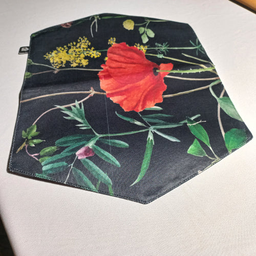 Black Rosey Small Runner